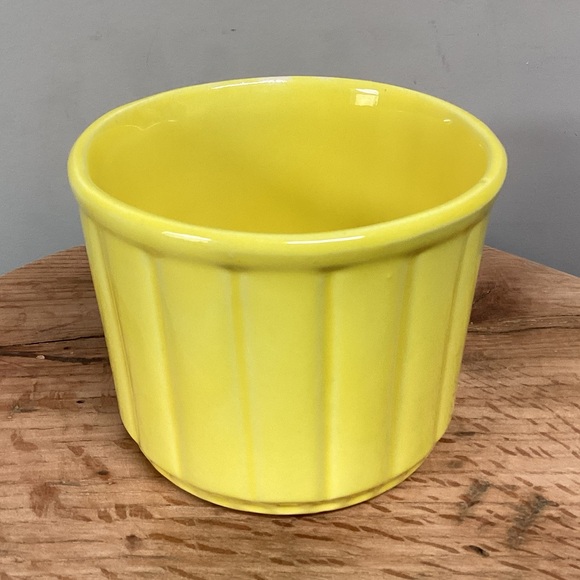 🟡 Vintage - McCoy Floraline Brilliant Yellow Planter / Pot - Circa 1960s - Rare - Picture 2 of 16